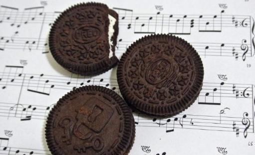 正版|最“悲催”的正版零食,被山寨了108年,盗版却成了热销零食