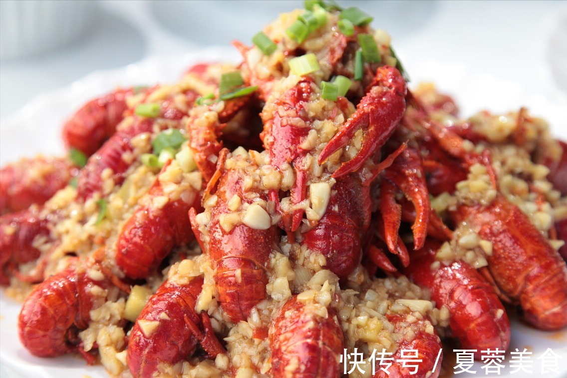 小龙虾不管怎么做，清洗很关键，教你一招，洗得干净，吃着放心
