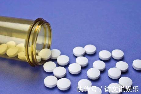 药片|盆栽一枯萎,老婆就在盆栽里放入小药片,不久盆栽又绿油油!