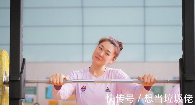 柔术|女排队长栗垚多才多艺，休赛期学习巴西柔术，指甲是亮点