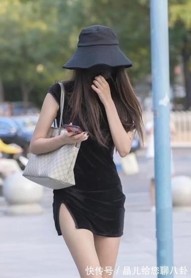 美女 金丝绒包臀裙可盐可甜,长发美女穿在身上展现柔情似水的一面!