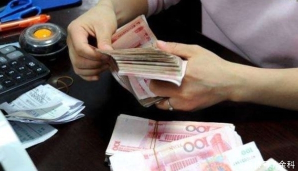 吃亏|发了工资就“转移”?把工资放到微信、支付宝,吃亏的是储户!