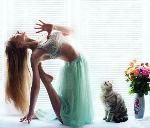 屈肘|长期坚持瑜伽的女人,她们有什么不一样?不光是体态,更多是气质