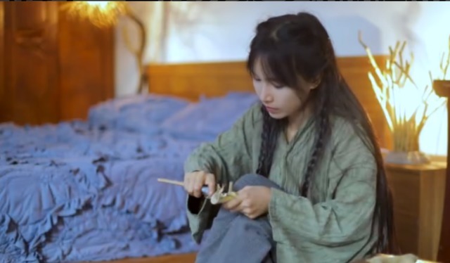 曬曬李子柒住的豪宅,四周全是農(nóng)田植物,生活在這里仿佛世外桃源