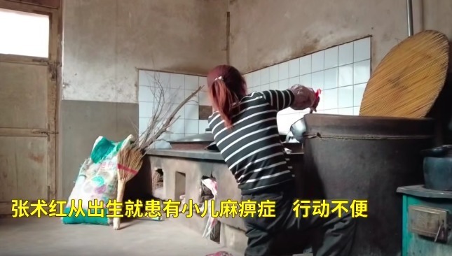 女孩|20岁漂亮女孩患癌对比图曝光,前后判若两人,父母皆是残疾人