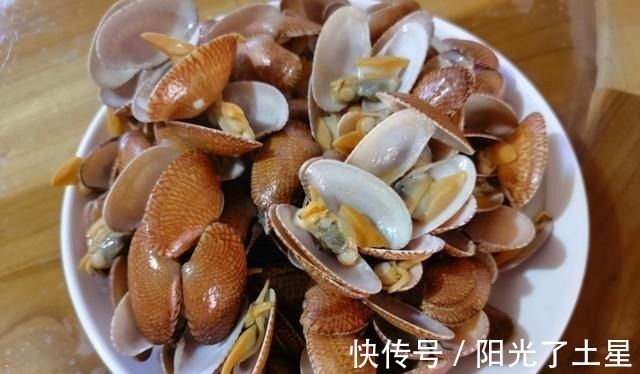 晒娘家晚餐,有肉有海鲜,青菜豆腐齐上桌,大人小孩吃得香!