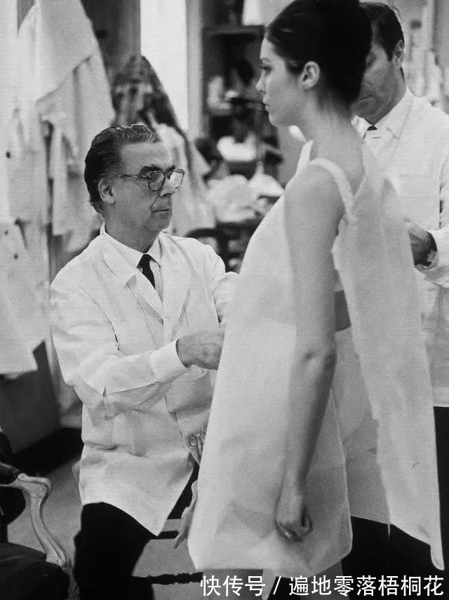 洞洞鞋 救命!这到底是什么