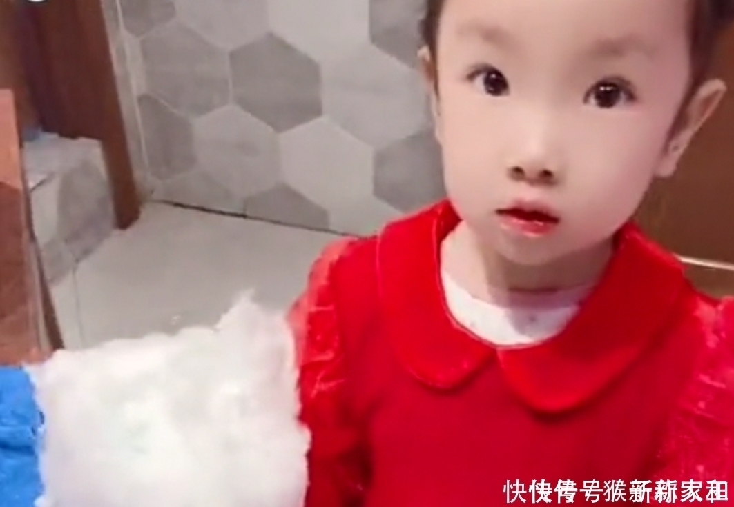 谎言|妈妈骗女儿“棉花糖要洗”,女儿照做后哭了,网友:像坑娃的后妈