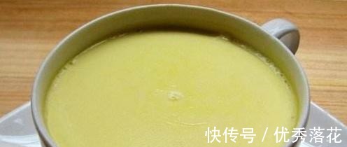 鲜香嫩滑的鸡蛋羹,全家都喜欢,做法简单,只要3步骤,一看就会!