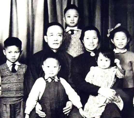 中国文化@两大文豪互骂,鲁迅只加了一个字回击,却道尽了郭沫若的一生!