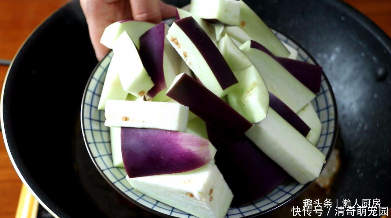 香味|19元买了一条马鲛鱼,配上一个大茄子炖着吃,鲜香味浓,超好吃