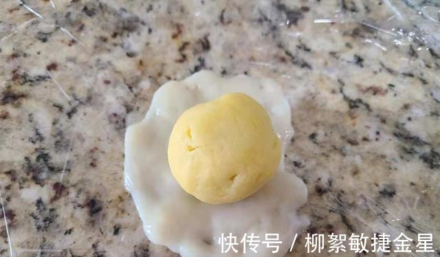 炼乳|用千层饼皮做酥皮月饼这个可以!奶黄芝士芋泥等3种口味任你选!