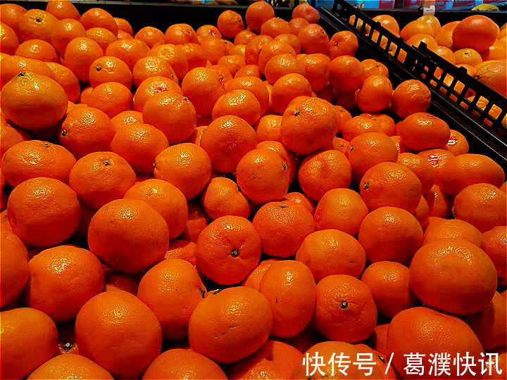 买橘子,不管什么品种,牢记“3看1摸”,保证个个香甜,又多汁