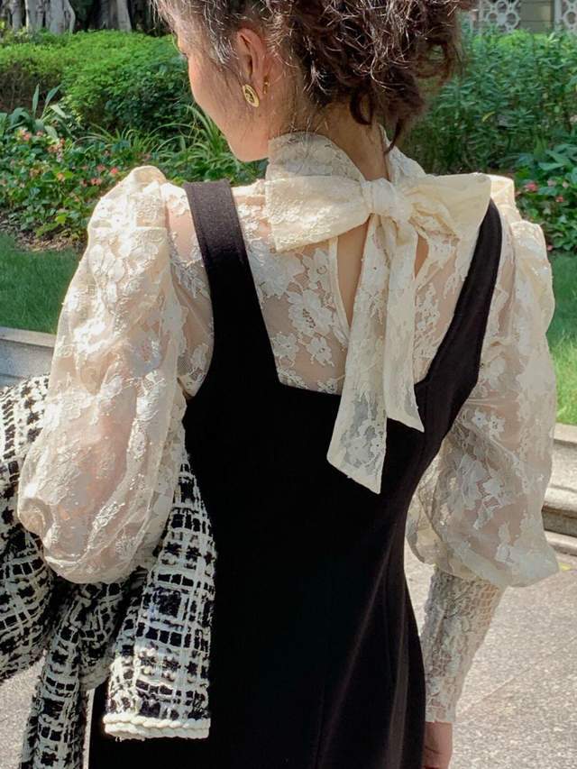 翻领|秋天怎样穿才有气色?身穿一件红色翻领连衣裙,穿上身复古又显白