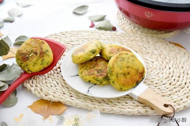 粗粮加菜做的饼子,不拉嗓子味道香,有菜有主食,越嚼越香