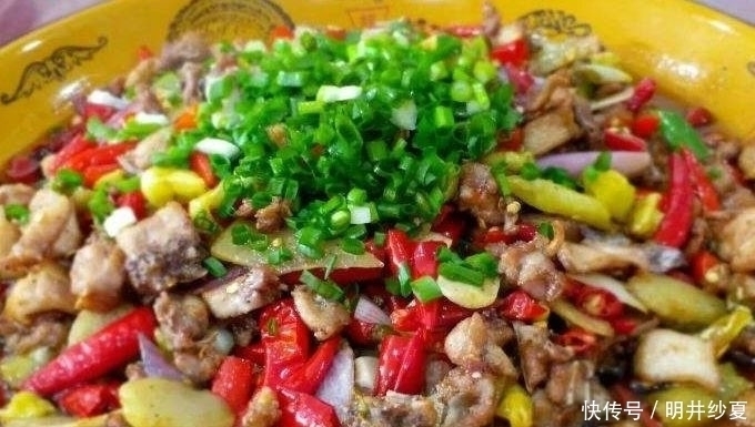 几道香喷喷的下饭菜,鲜香美味,家里有客用来招待最好不过!