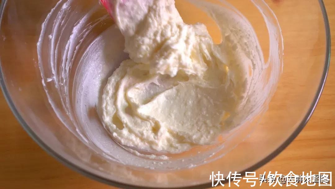 不要烤箱,没有面粉,自制绵密丝滑的安茹蛋糕,一勺挖开,馋了