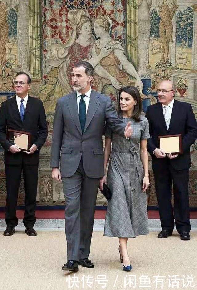 裙子|50岁女人选裙子有讲究，学西班牙王后“过膝不过踝”，优雅显气质