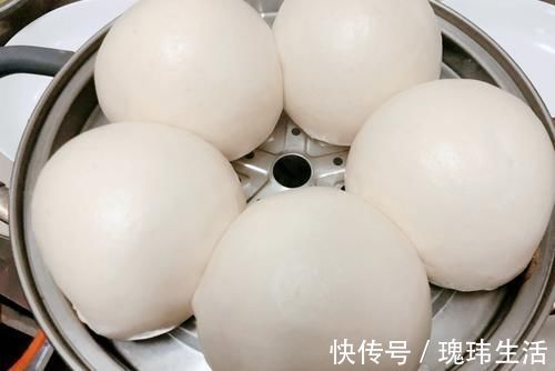 面团|蒸馒头，不要只加酵母！多加“2白”，馒头又白又香，凉了也不硬
