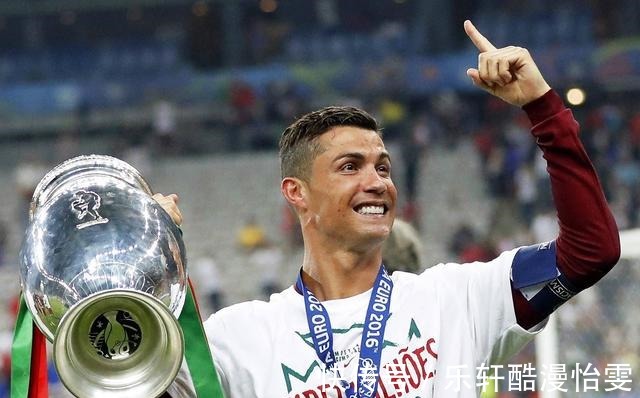 小組賽|歐冠官方評歐冠歷史最佳任意球 球迷數(shù)據(jù)C羅第一 梅西第二