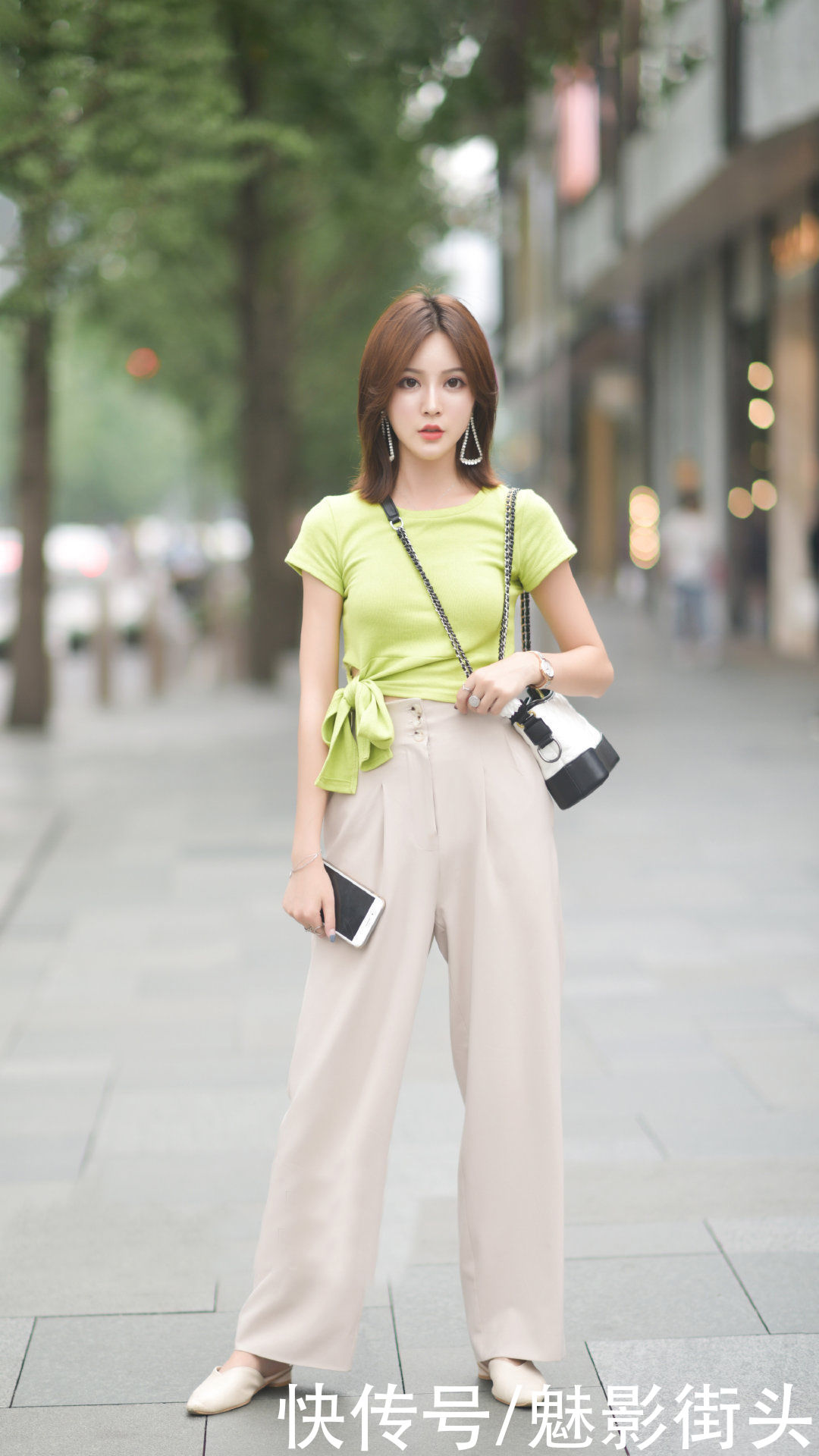 春天穿直筒裤，怎么搭配上衣更时髦？这些穿搭技巧值得借鉴