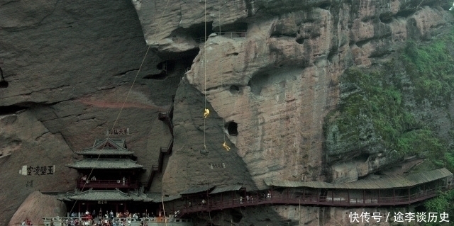 悬棺|悬崖峭壁上的悬棺,古人是如何放上去的真相揭开让人不敢相信