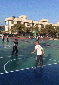 |搞笑GIF:单身久了 还有哪项秀恩爱的姿势不会