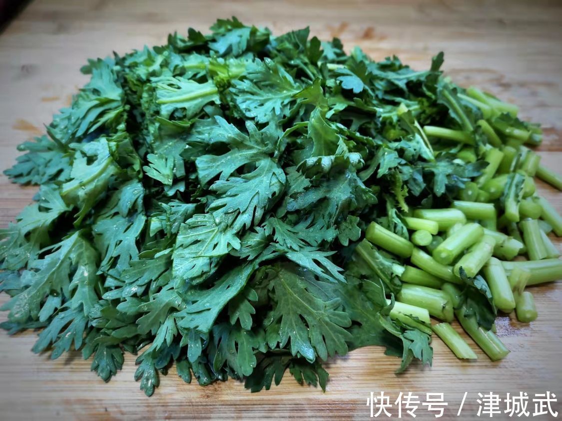 冬季，这碱性蔬菜要多吃，改善失眠还润肺，做成蒸菜特别好吃！