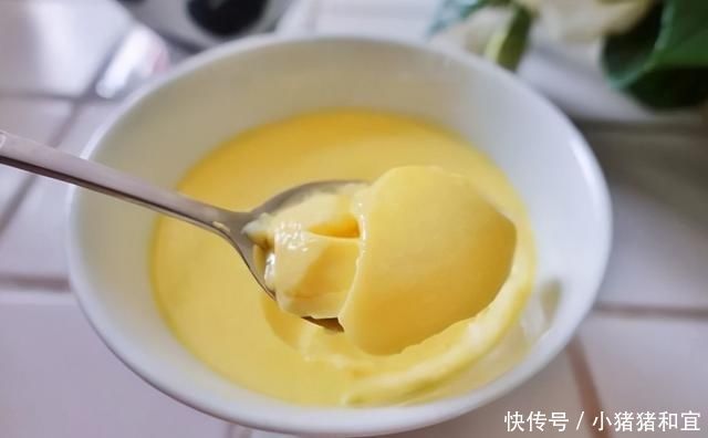 蒸鸡蛋羹用热水还是冷水?教你一招,蒸出来的像豆腐一样无蜂窝