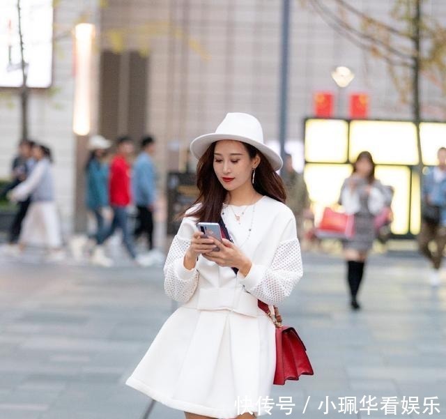 穿搭|身材高挑的小姐姐,紧致有型的穿搭,时尚亮眼!