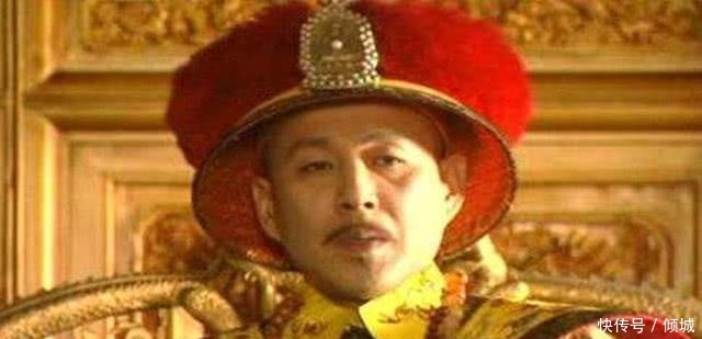 康熙拜孔子不愿下跪, 大臣遮住墓碑上一个字后, 他立即跪下!