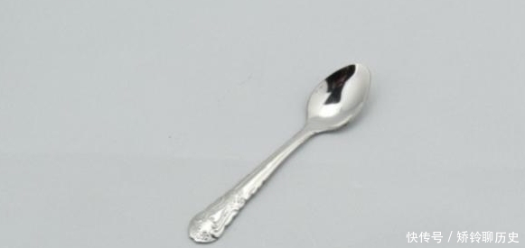 这幅画&冷军画了根破汤匙,卖了41万,放大十倍后,专家:这根本不是画