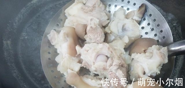 酱焖猪脚的做法,鲜香美味又下饭,味道很棒的一道家常菜