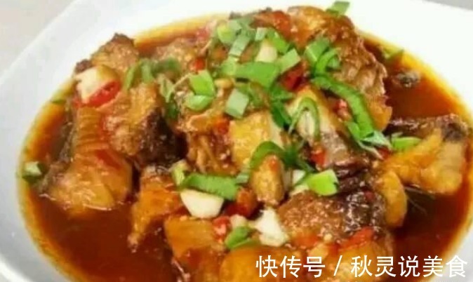 在家准备了几道拿手好菜，美味极了，一家人吃得其乐融融