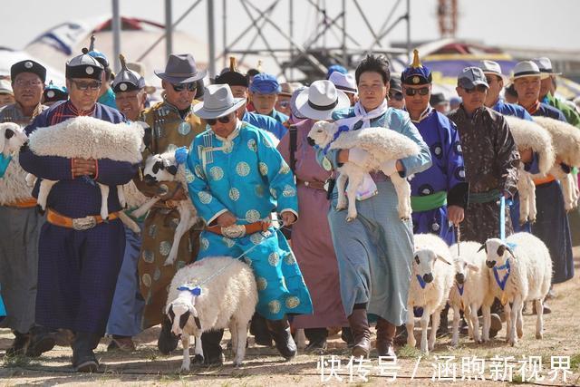 马鞍|自驾新疆行绕道锡林郭勒，滞留苏尼特那达慕，却被执着志愿者感动