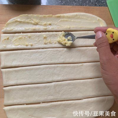 #2021亲子烘焙组——“焙”感幸福#手揉炼乳面包