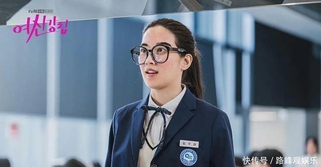 《女神降临》文佳煐素颜被车银优发现、还误撞黄仁烨