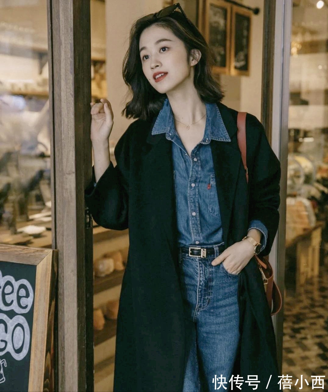 女人味|奔三奔四的女人,今年建议多穿“黑色大衣”,这样搭简约又显气质