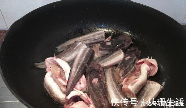 海鱼的100种吃法之一,炖鱼不放姜,无腥味,家人说锅太小不够吃!