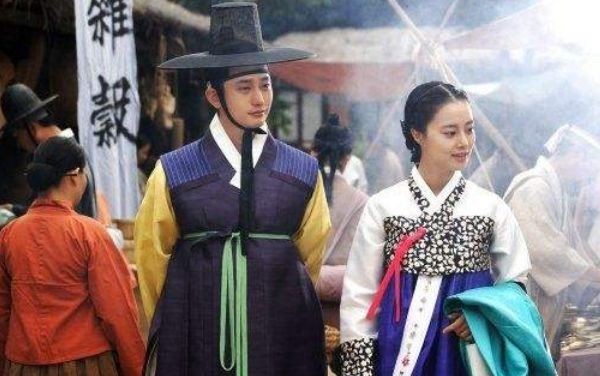 韩国洪水冲出一块汉文石碑,上面内容让韩国人大呼:这不可能!