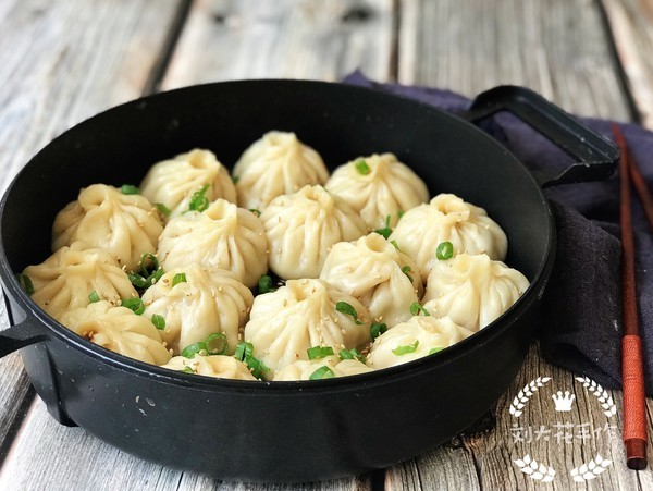 包子经常干瘪发硬，这样做包子，鲜香软嫩汁水多，全家人都爱吃