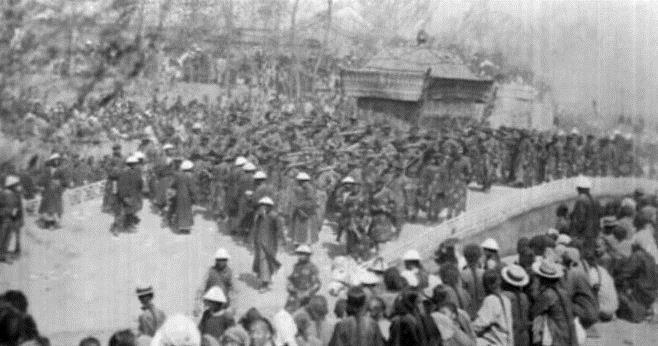 皇帝|镜头下光绪帝葬礼全过程原来这位皇帝是这么惨死的，令人痛惜！