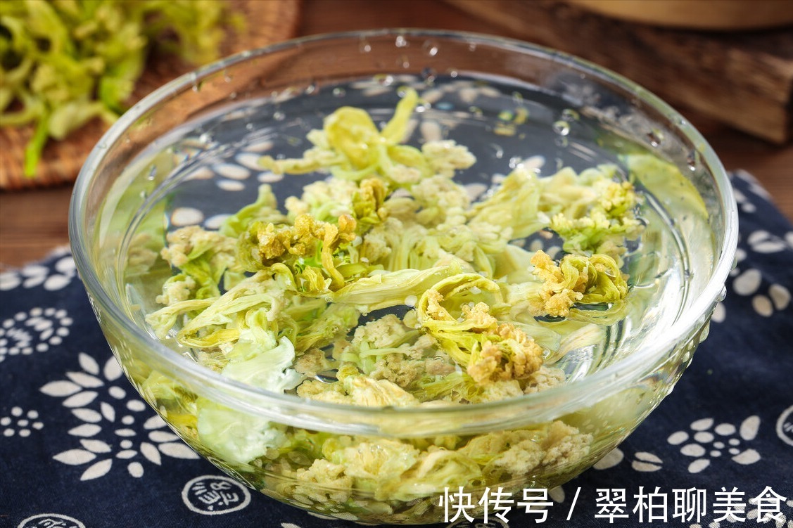 下饭|炒花菜好吃有诀窍,下锅前多做1步,出锅后又香又脆,十分下饭