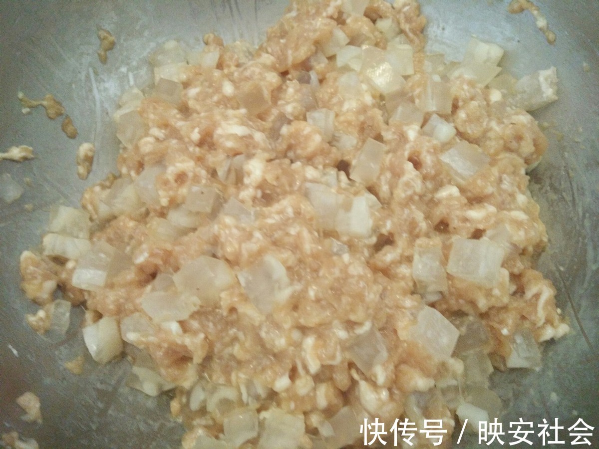 灌汤小笼包|会流汤的灌汤小笼包,皮薄多汁味道棒,很简单一看就会