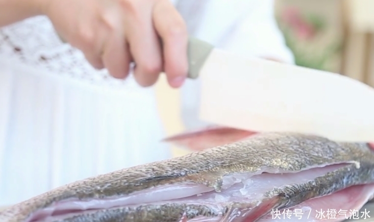 爽滑|居家分享原味鲢鱼丸子,鲜嫩爽滑,营养好吃,孩子喜欢的美味辅食