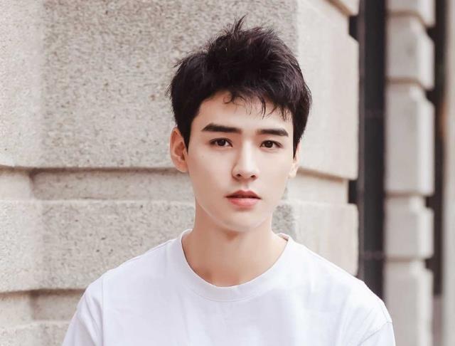 发际线|男孩脸上的7个特征,长大后或会是个帅哥,即使现在比较胖