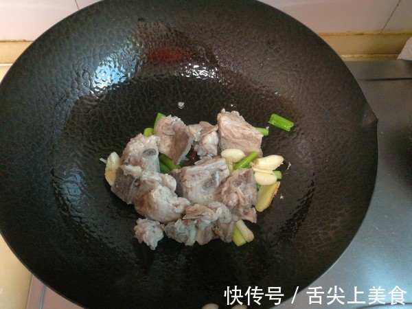 骨髓|它是猪身上的一块宝,肉贩子自己偷偷留着吃,聪明人抢着买