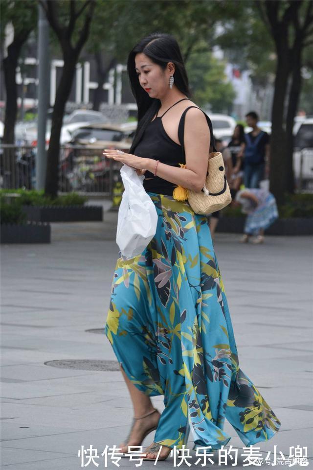 高跟鞋|夏季选择雪纺面料裙子，透气清凉，搭配细高跟衬托优雅