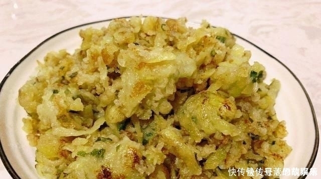 我家用土豆做它，上锅一蒸，松软入味，两天必做一次，老妈特爱吃