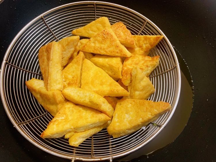 家常豆腐豆腐,外焦里嫩,味道鲜香浓郁,给肉都不换